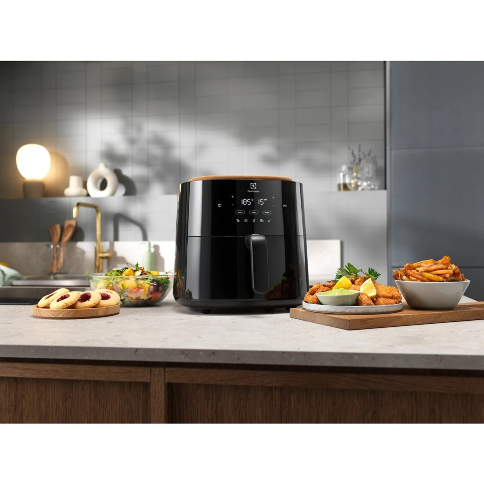 Frytownica beztłuszczowa ELECTROLUX EAF7B - 6,8 l, 200 °C — zdjęcie 1 z 3