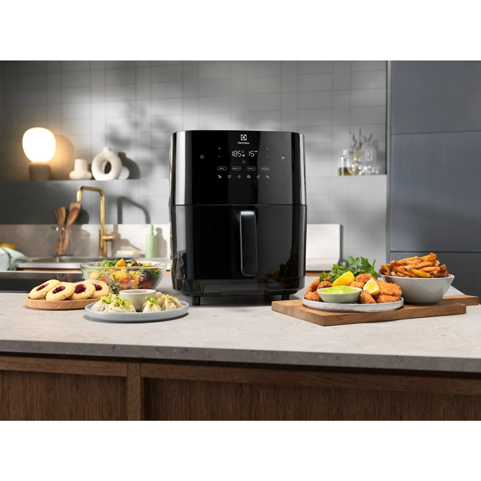 Frytownica beztłuszczowa ELECTROLUX EAF7SB - 6,9 l, 6 programów — zdjęcie 1 z 8