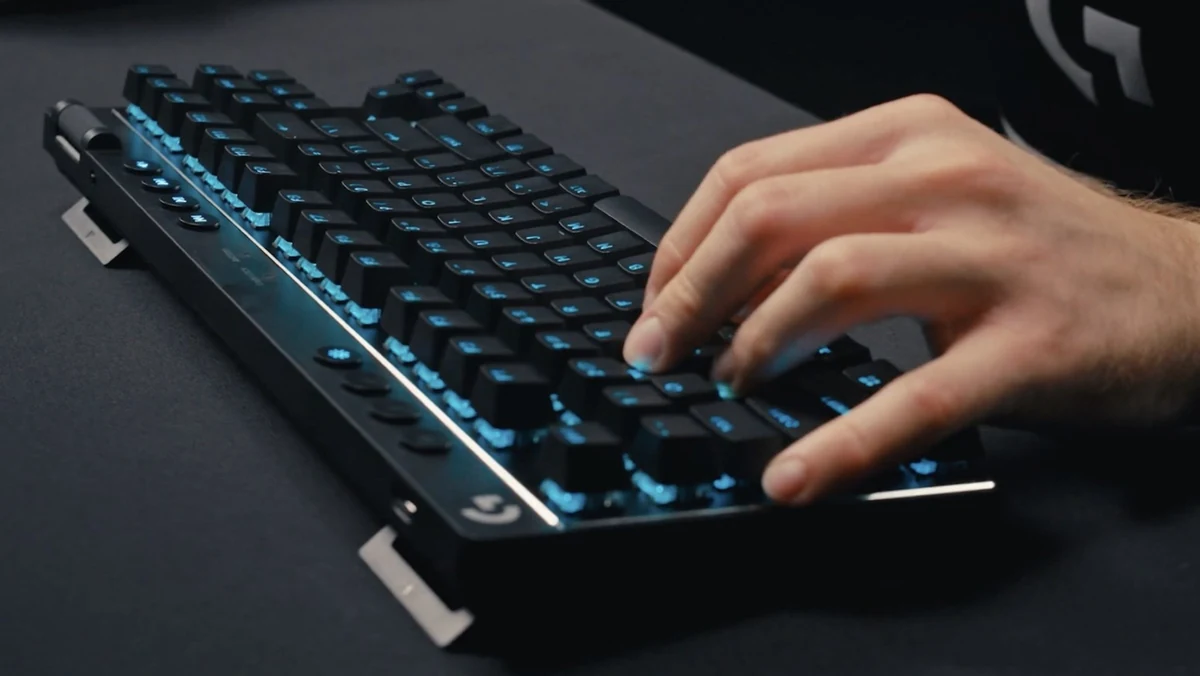 Klawiatura mechaniczna Logitech PRO X TKL, różowa